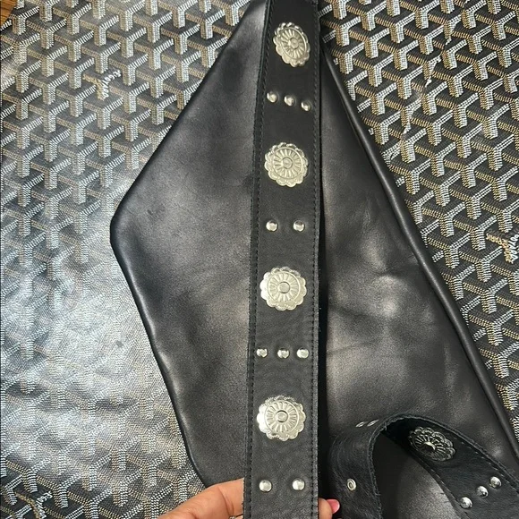 Chic Black Belt Bag with Silver Details - Picture 3 of 5